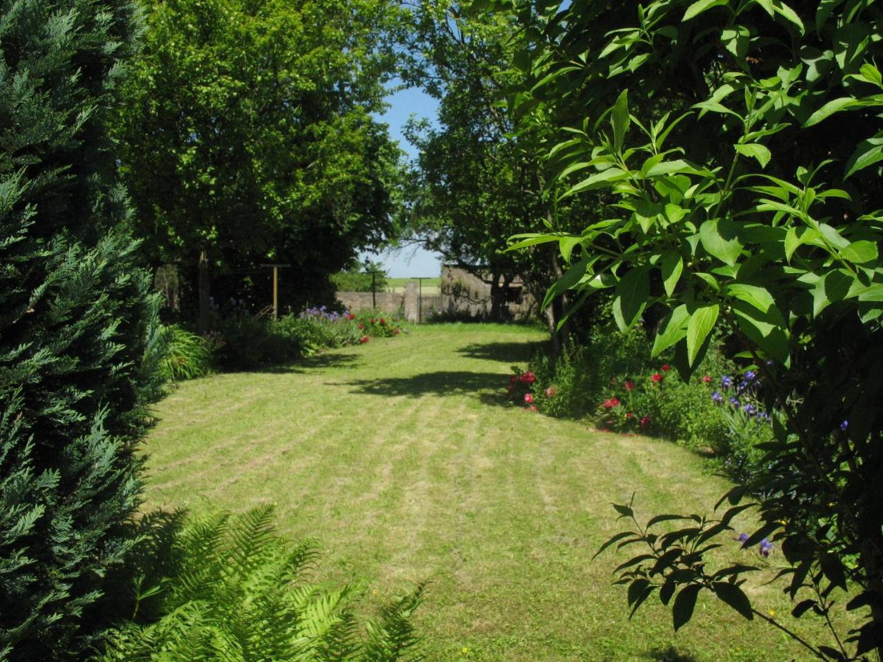 Les Jardins De La Grange Bed & Breakfast Rezonville Dış mekan fotoğraf