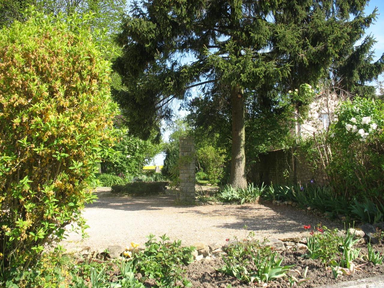 Les Jardins De La Grange Bed & Breakfast Rezonville Dış mekan fotoğraf
